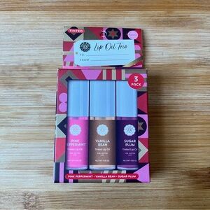 •Woolzies tinted lip oil trio - Glowing Radiance•